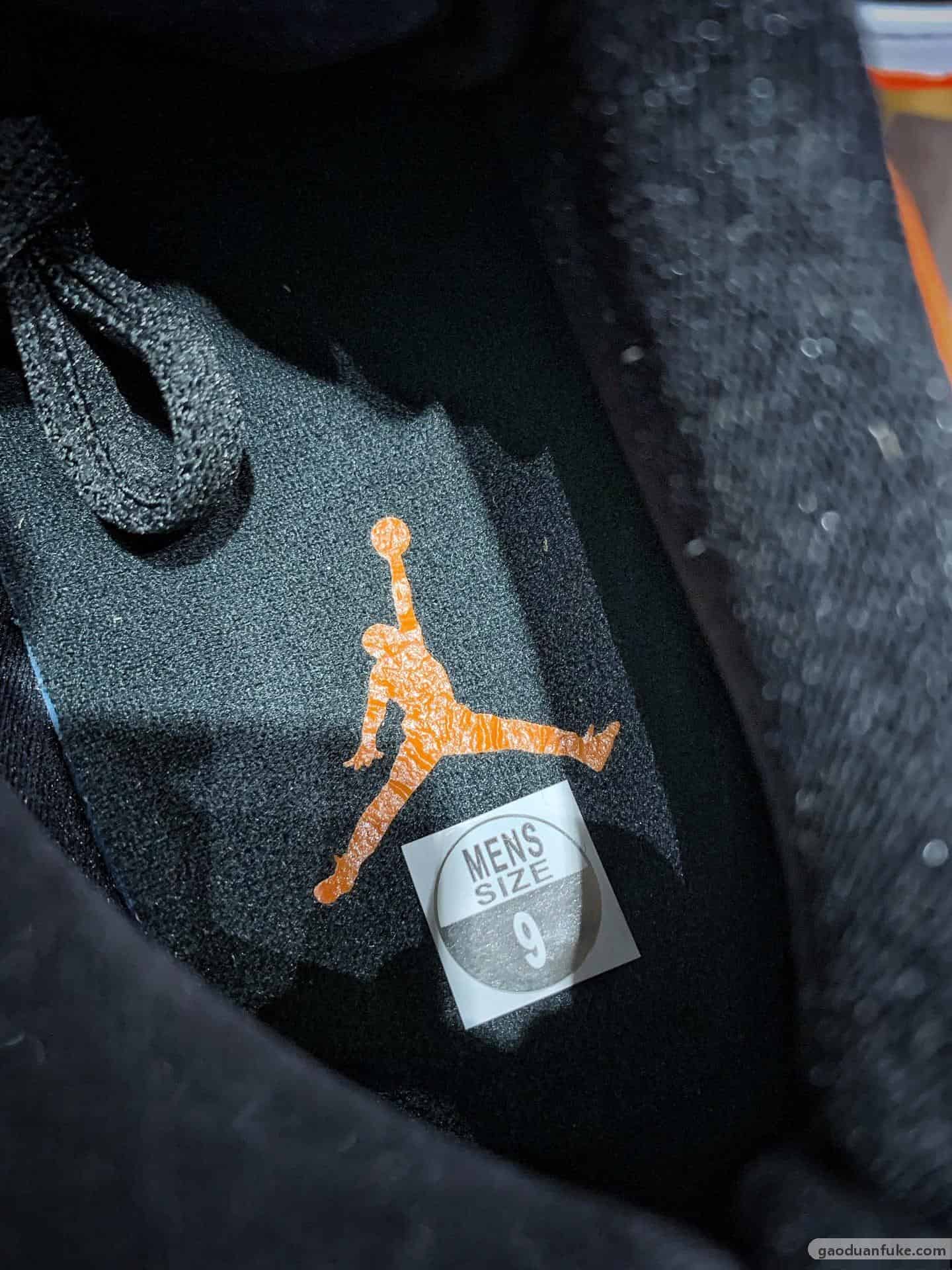 正确热熔标中底拉帮鞋垫刷胶 正确鞋头冲孔 鞋舌后跟刺绣飞翼logo