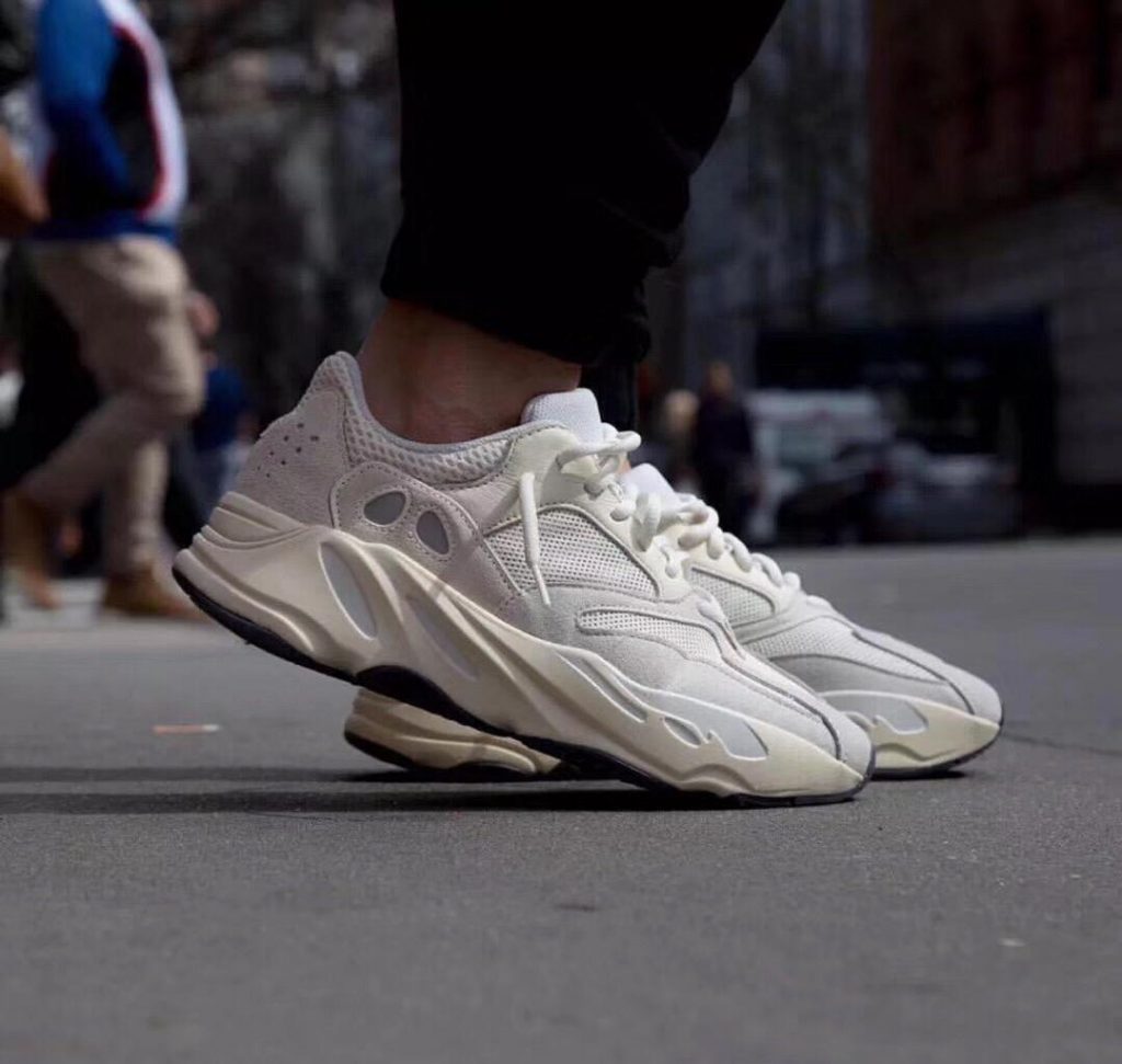 H12纯原 YEEZY 700 BOOST ANALOG 奶油白配色明星上脚