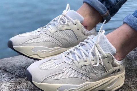 H12纯原 YEEZY 700 BOOST ANALOG 奶油白配色明星上脚