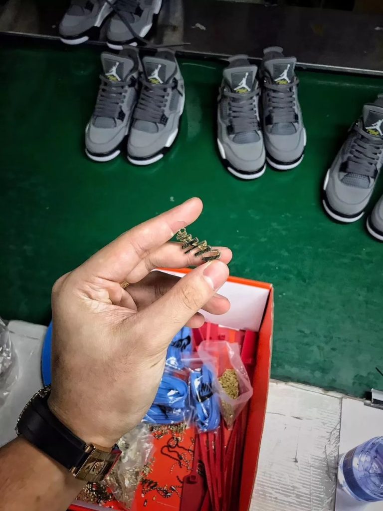 揭秘莆田鞋H12纯原 Air Jordan 4 “Cool Grey” 酷灰