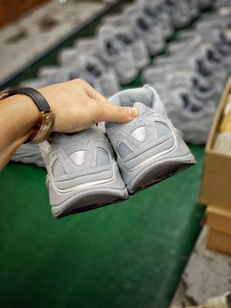 莆田鞋H12纯原 Yeezy 700V2 "Hospital "医院蓝怎么样？