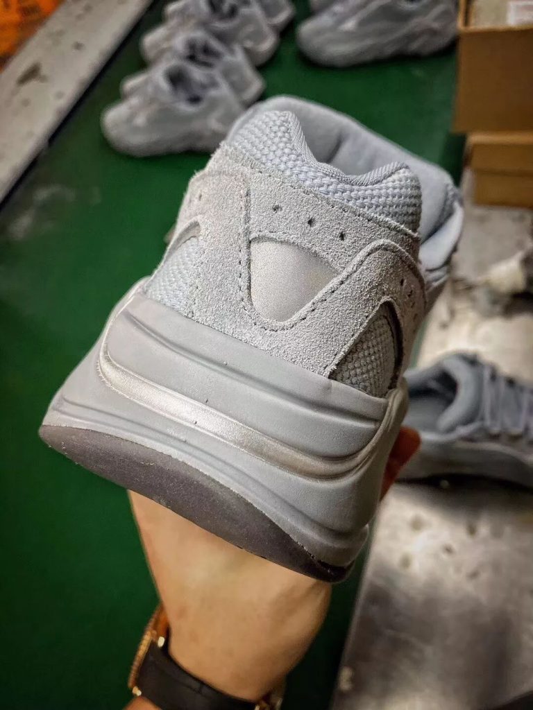 莆田鞋H12纯原 Yeezy 700V2 "Hospital "医院蓝怎么样？