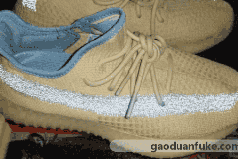 Yeezy 350 V2 “Linen”实物图首度曝光！侧透满天星超抢眼！