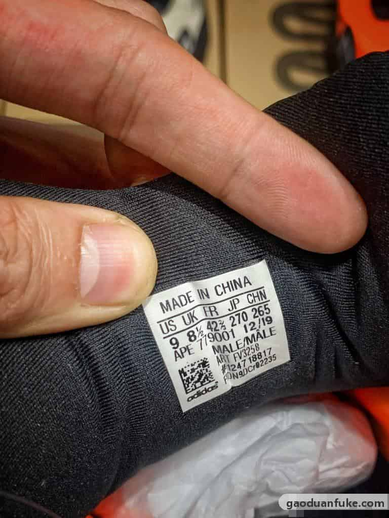 莆田鞋和正品的区别-东莞大厂出品 AD Yeezy 700 MNVN 黑橙