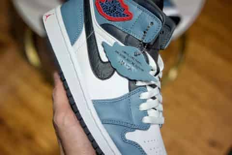 复刻鞋和正品的区别 纯原级别 AJ1 Mid Fearless "FaceTasm" 蓝