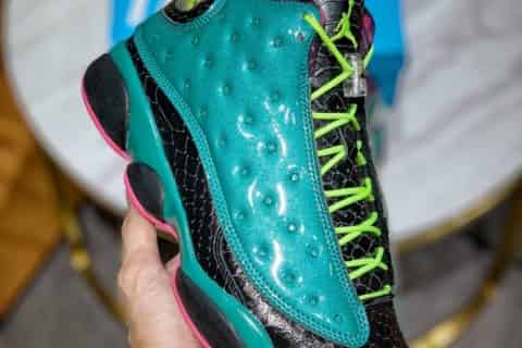 莆田鞋厂家货源前10名-东莞大厂出品 Air Jordan 13 “Doernbecher”慈善