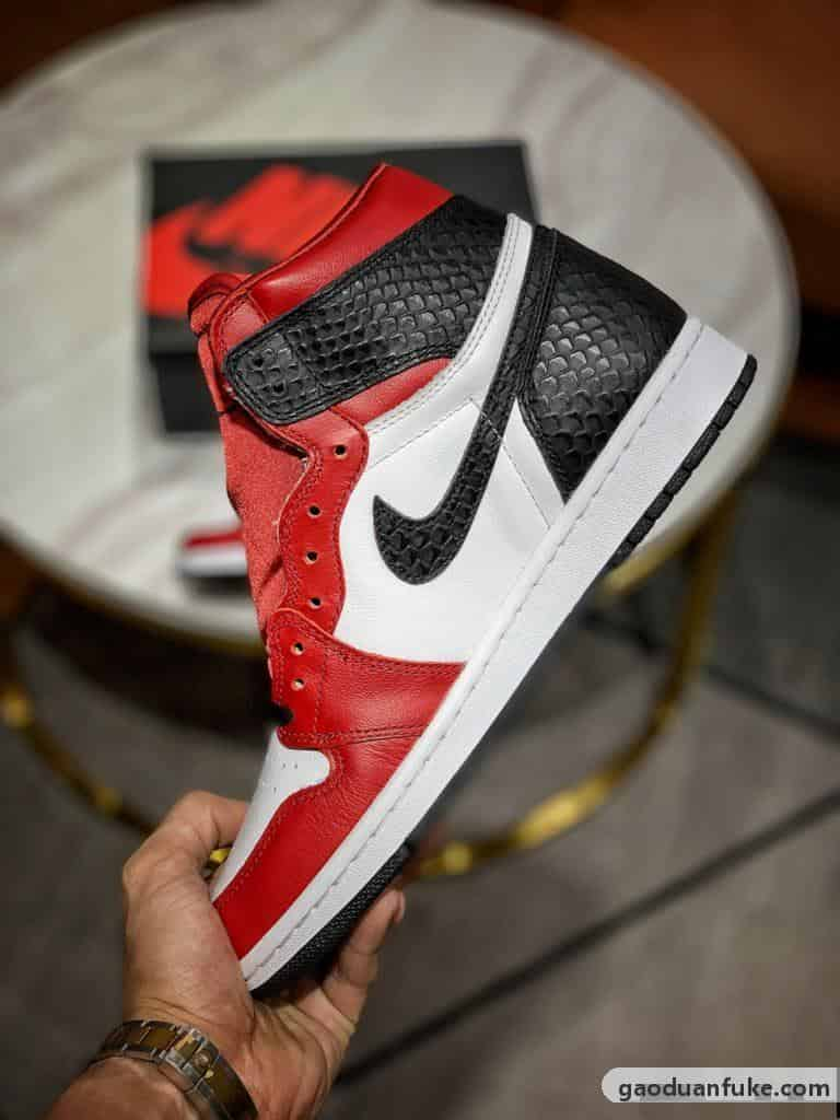 靠谱的莆田鞋微商-  Air Jordan 1 Retro High OG"Satin Snake" 蛇纹芝加哥