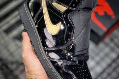 莆田鞋厂怎么拿货-东莞大厂出品 Air Jordan 1 "Black Metallic Gold"