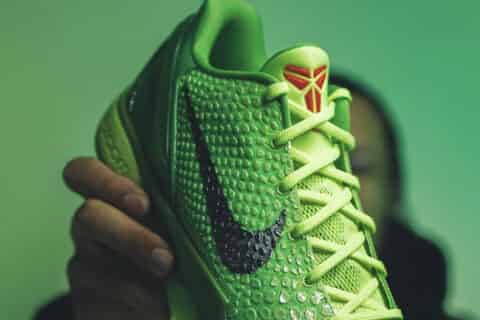 明年 Kobe 6 即将回归！圣诞配色复刻实物首次曝光！