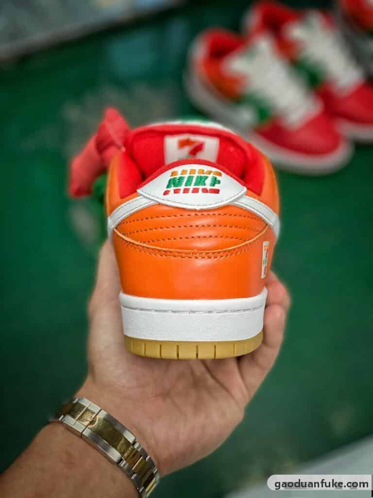 买莆田鞋新手注意什么-H12 NK SB Dunk Low"7-11 " 便利店配色