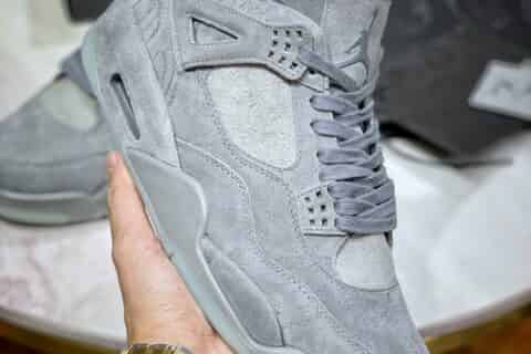 复刻鞋网站哪个比较好-原厂批次 Air jordan 4 Retro Kaws 灰麂皮