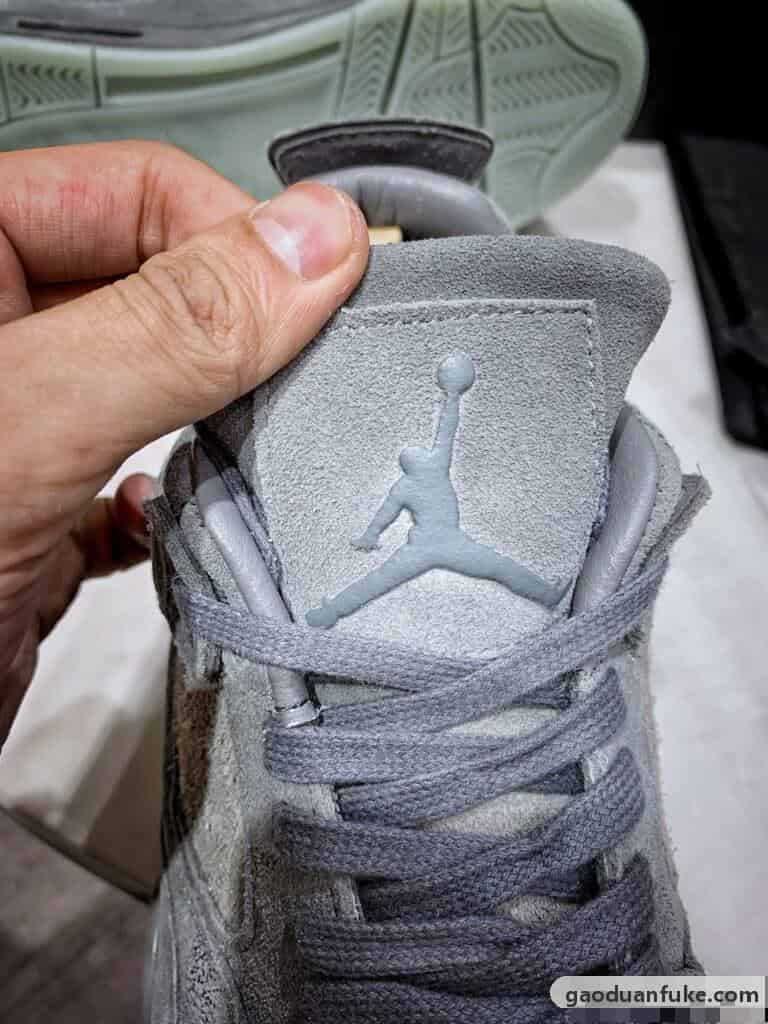 复刻鞋网站哪个比较好-原厂批次 Air jordan 4 Retro Kaws 灰麂皮